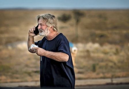 Acusan a Alec Baldwin de «homicidio involuntario» contra Halyna Hutchins en rodaje de “Rust”