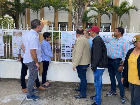 El Alcalde de Pepillo Salcedo La gobernadora belsl Cruz y Erick Dorejo dan realizan recorrido por la