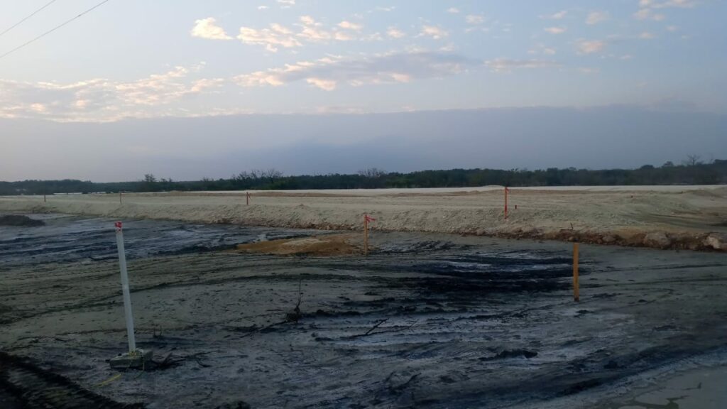Otra vista del Relleno en Humedal de Playa Estero Balsa