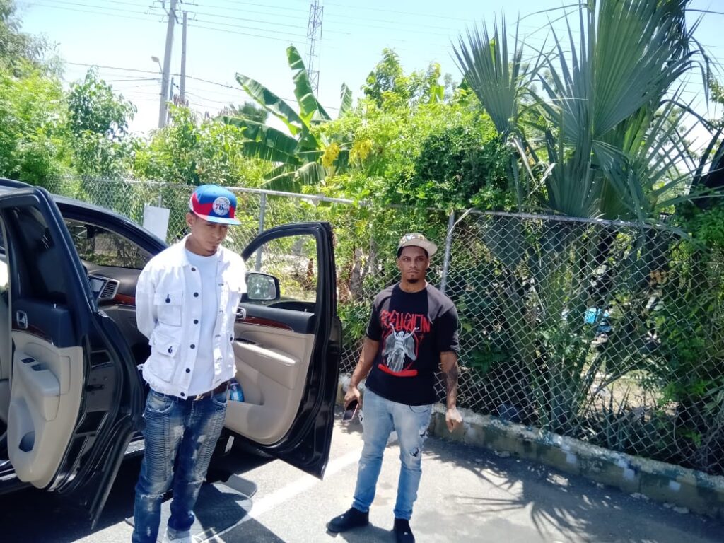 sUPUESTOS SECUESTRADORES DETENIDO EN EL CHEQUEO EN LA SALIDA D MANZANILLO . COMUNIDAD COPEY