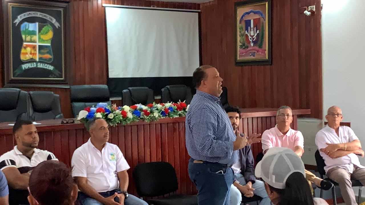 El alcalde Ignacio Rosa habla a los afectados