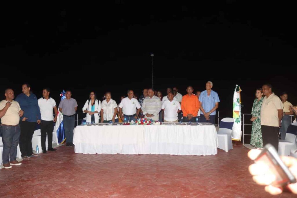 Alcalde y cuerpo de regidores del Ayuntamiento de Pepillo Salcedo