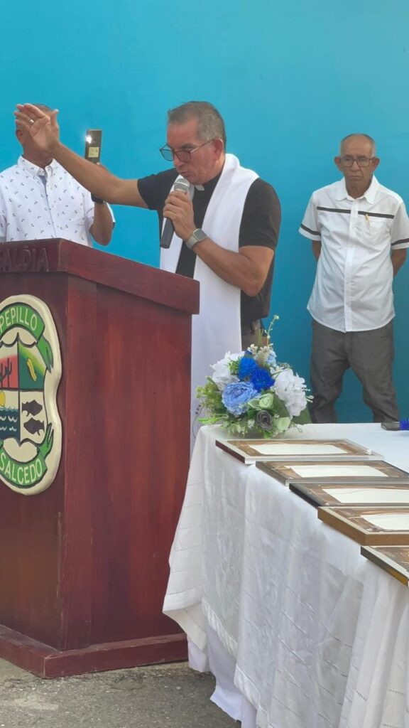 PADRE BAJRAJA CURA PARROCO DE MANZANILLO