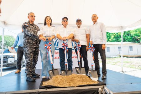 CEBAMDER acusa a Paliza de mentirle a Manzanillo: hace un año prometió el tanque de agua y la estación policial, y ahora regresa con más promesas sin cumplir las anteriores En agosto 2025 Paliza iniciando Cuartel Policial en Manzanillo y hoy no hay colocado un block
